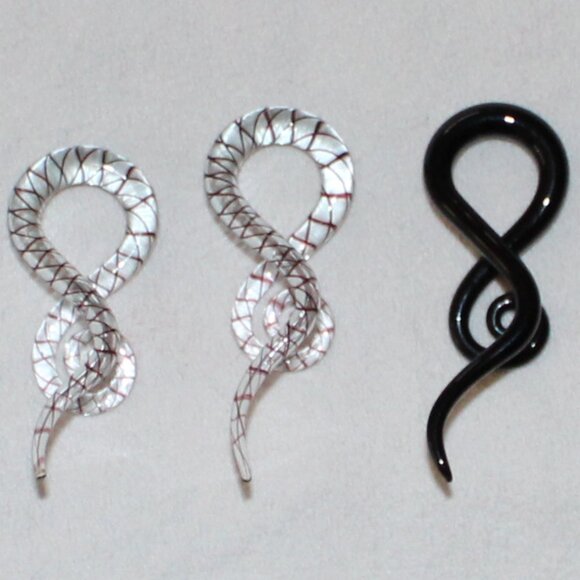 Jewelry - 🎉HP🎉2G Pyrex Glass Squid Plugs